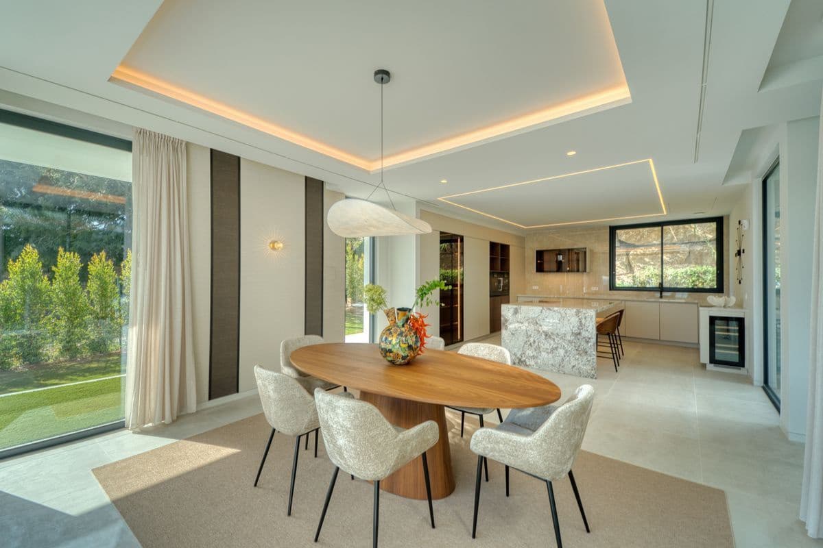 6 bedroom Villa for sale in Marbella with pool garage - € 5,900,000 (Ref: 10154577)
