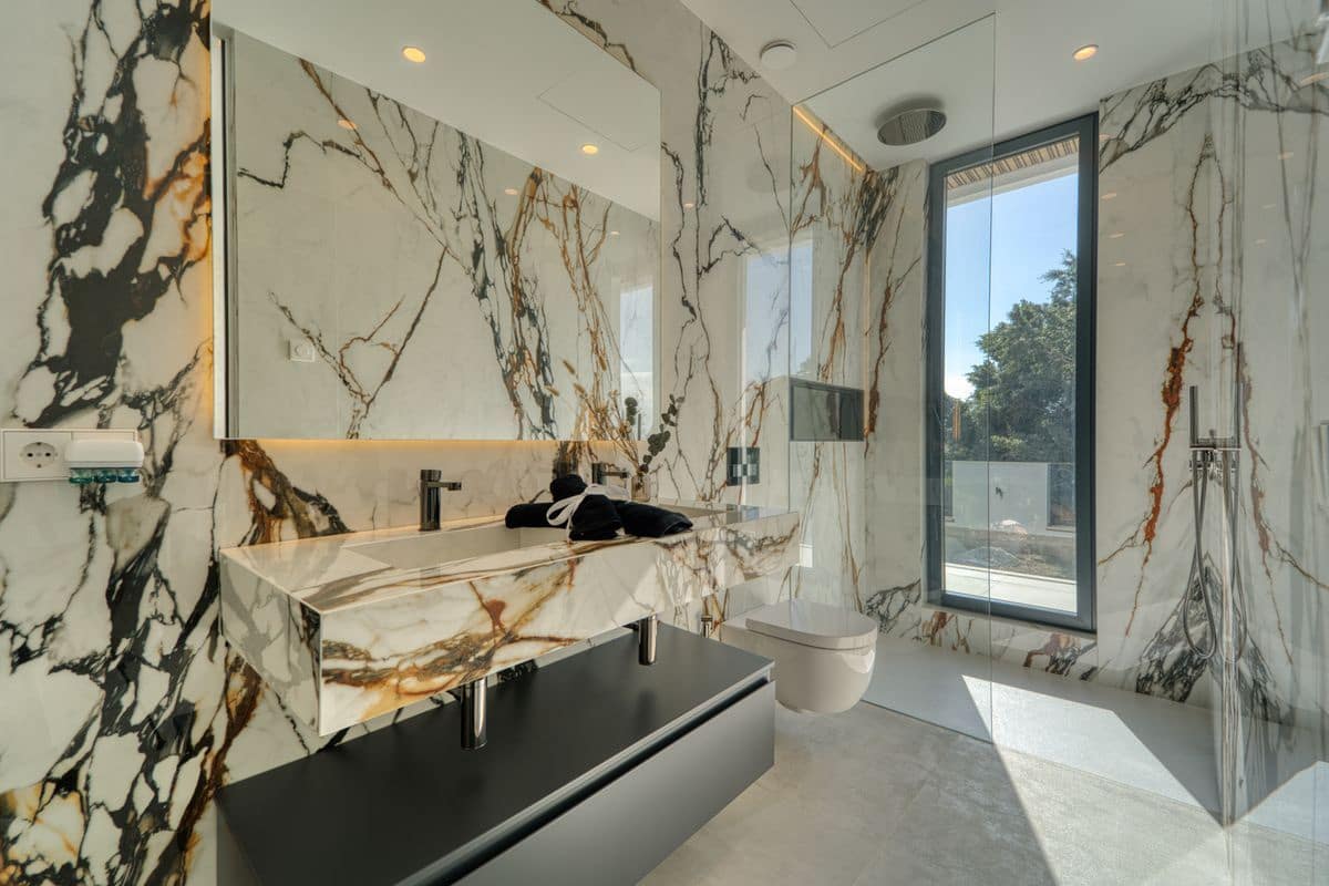 6 bedroom Villa for sale in Marbella with pool garage - € 5,900,000 (Ref: 10154577)