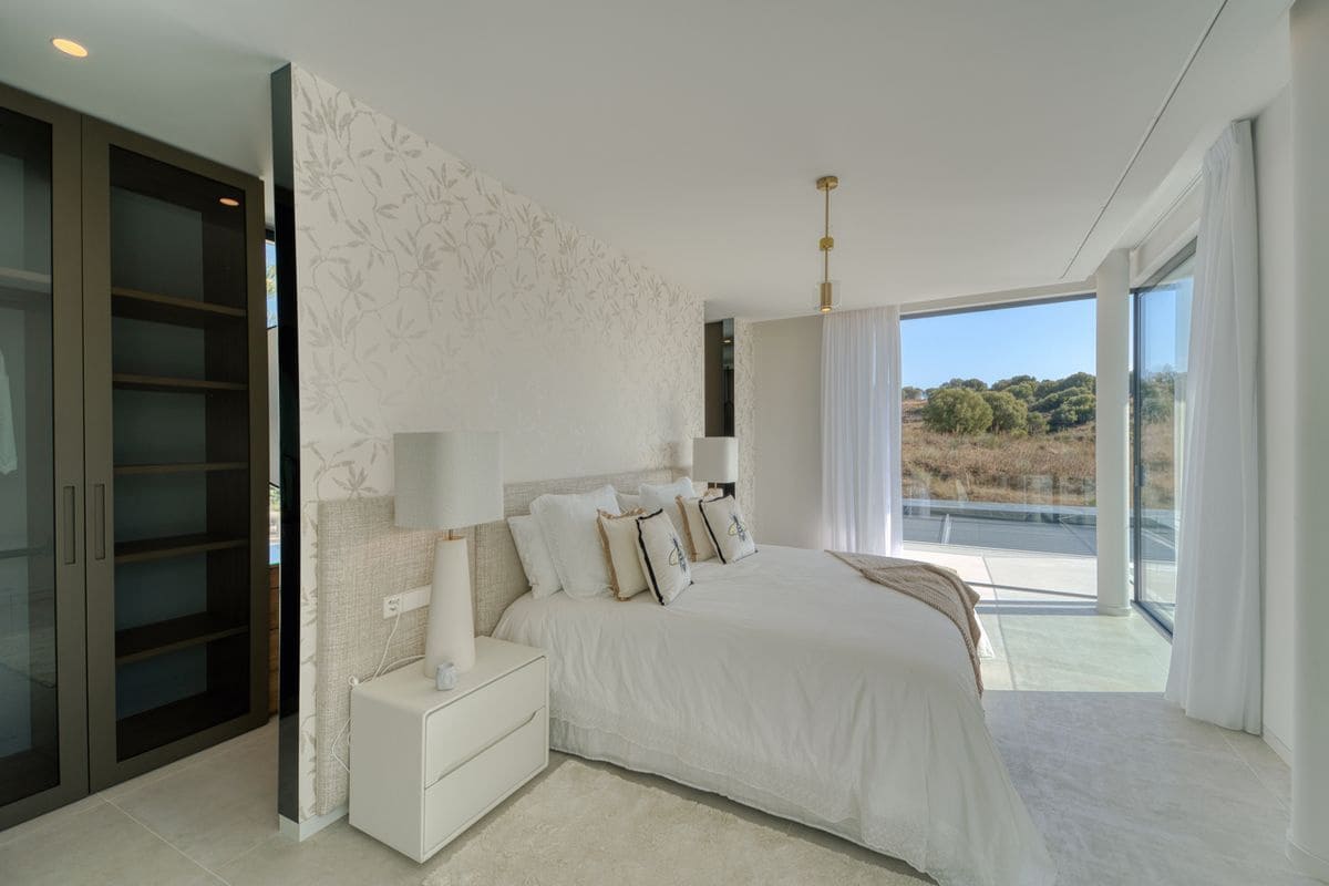 6 bedroom Villa for sale in Marbella with pool garage - € 5,900,000 (Ref: 10154577)