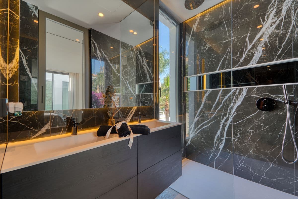 6 bedroom Villa for sale in Marbella with pool garage - € 5,900,000 (Ref: 10154577)