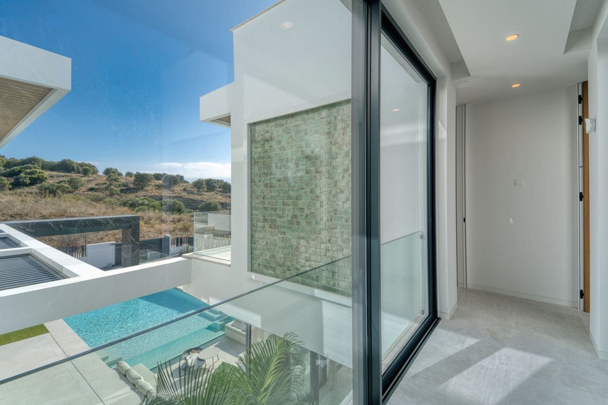 6 bedroom Villa for sale in Marbella with pool garage - € 5,900,000 (Ref: 10154577)