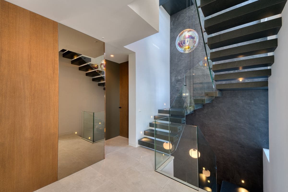 6 bedroom Villa for sale in Marbella with pool garage - € 5,900,000 (Ref: 10154577)