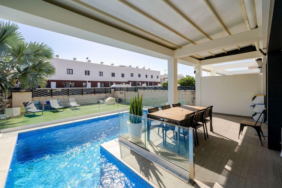 3 soverom Villa til salgs i Gran Alacant med svømmebasseng garasje - € 495 000 (Ref: 10154580)