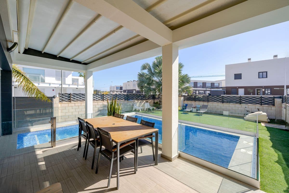 3 soverom Villa til salgs i Gran Alacant med svømmebasseng garasje - € 495 000 (Ref: 10154580)
