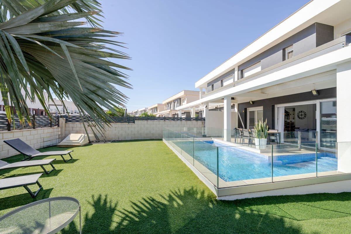 3 soverom Villa til salgs i Gran Alacant med svømmebasseng garasje - € 495 000 (Ref: 10154580)