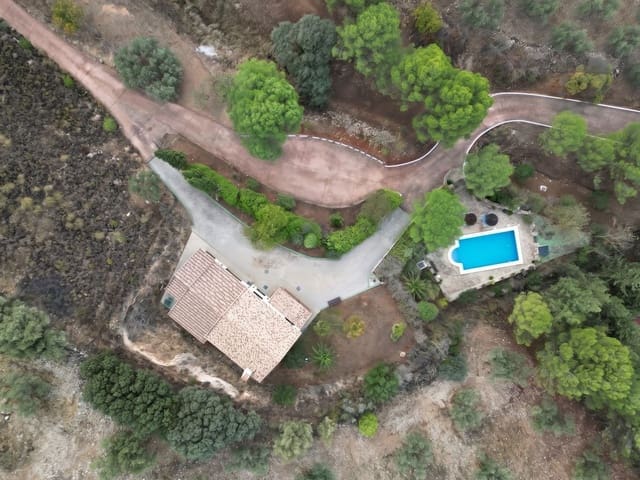 3 slaapkamer Finca/Landhuis te koop in Antequera met zwembad garage - € 590.000 (Ref: 10154581)
