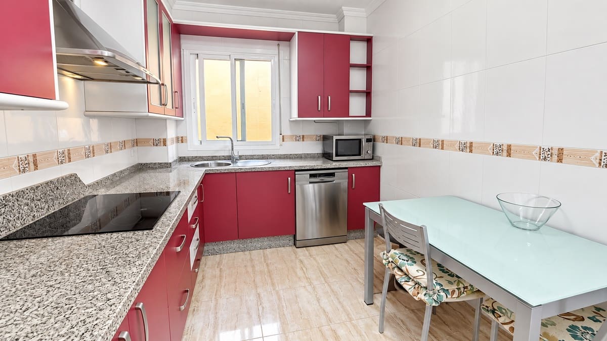 2 bedroom Flat for sale in Velez-Malaga - € 298,000 (Ref: 10160918)