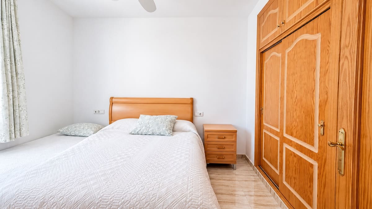 2 bedroom Flat for sale in Velez-Malaga - € 298,000 (Ref: 10160918)