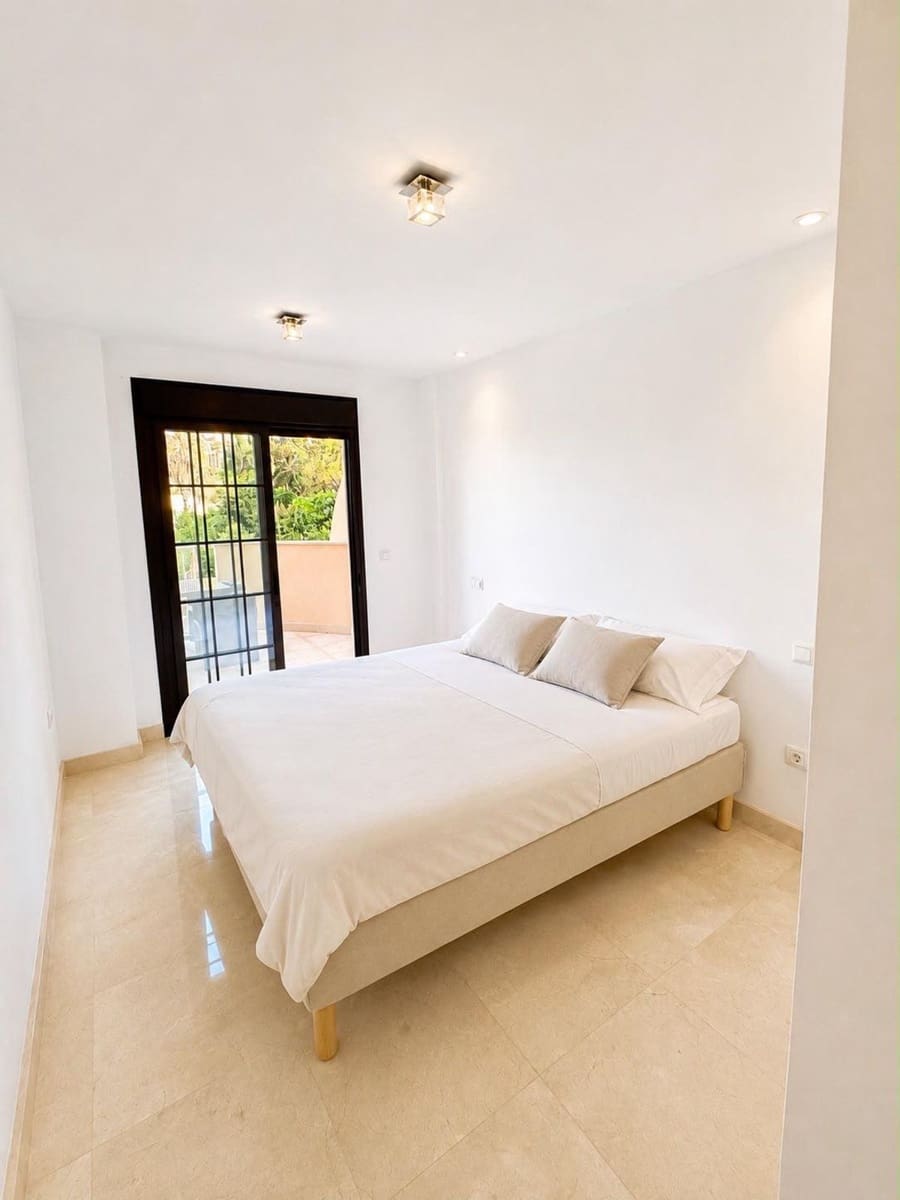 2 bedroom Flat for sale in Benalmadena with pool garage - € 320,000 (Ref: 10160919)