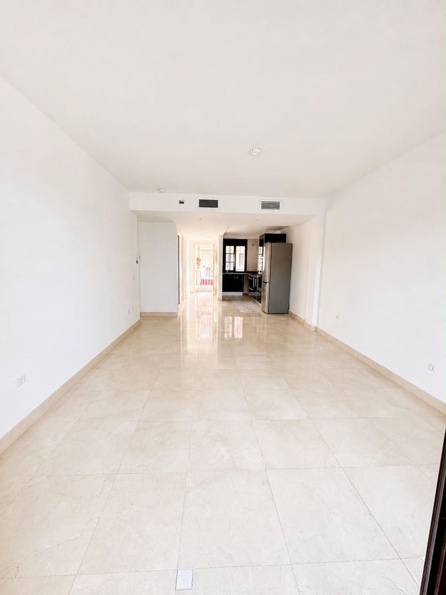 2 bedroom Flat for sale in Benalmadena with pool garage - € 320,000 (Ref: 10160919)
