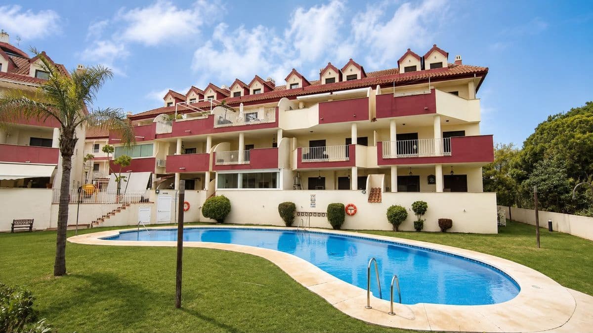 2 bedroom Flat for sale in Benalmadena with pool garage - € 320,000 (Ref: 10160919)