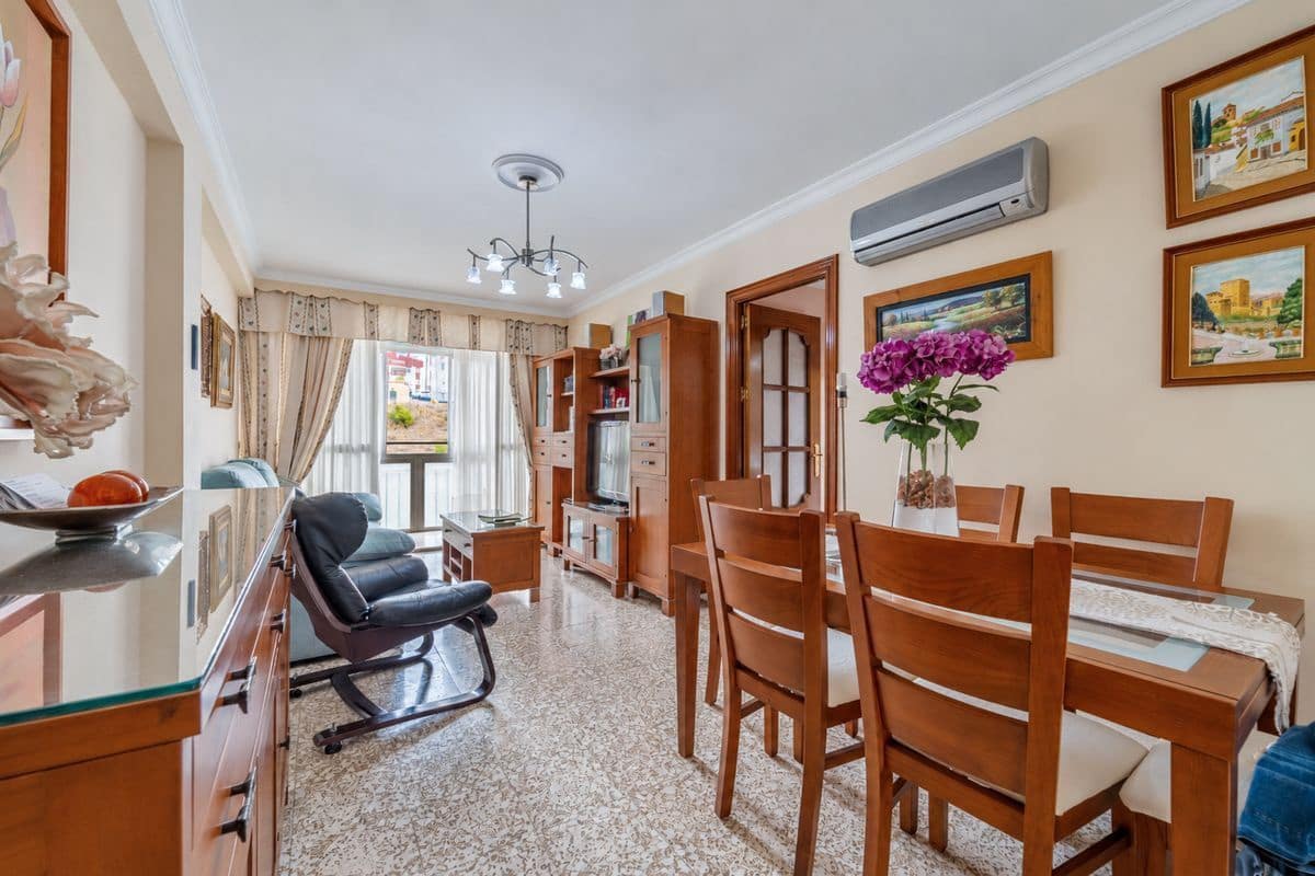 Piso de 3 habitaciones en Málaga ciudad en venta - 220.000 € (Ref: 10168148)