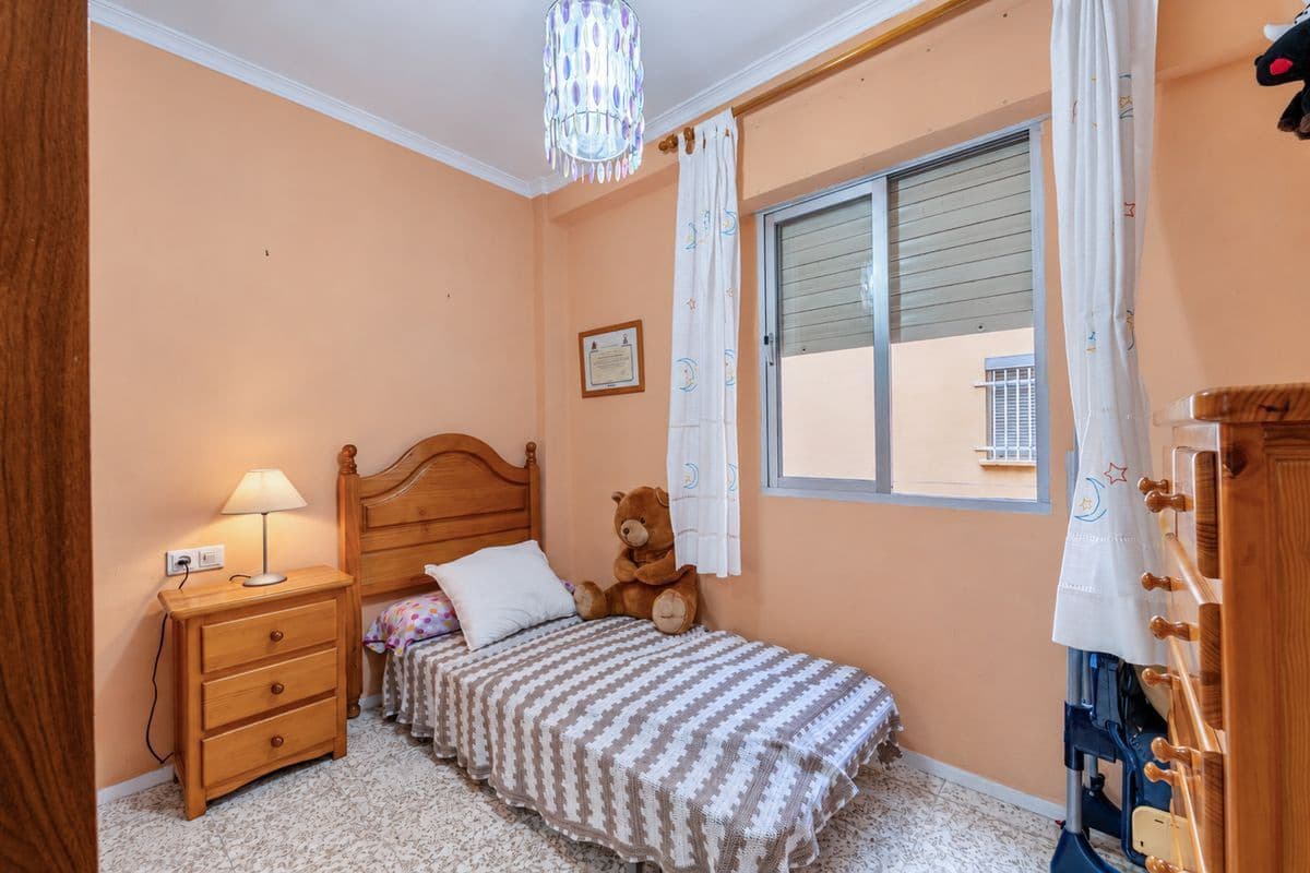 Piso de 3 habitaciones en Málaga ciudad en venta - 220.000 € (Ref: 10168148)
