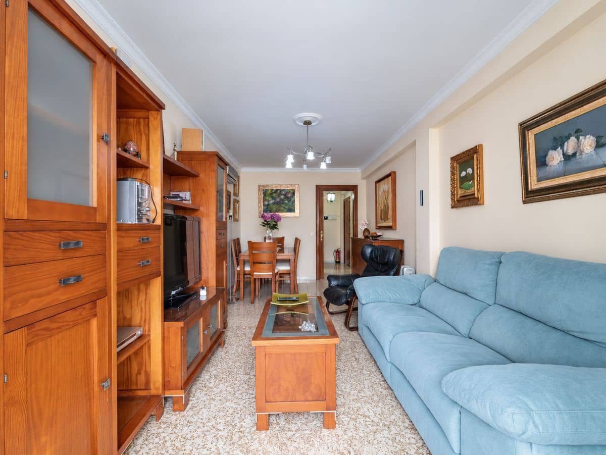 Piso de 3 habitaciones en Málaga ciudad en venta - 220.000 € (Ref: 10168148)