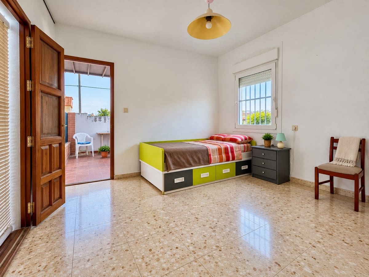 4 slaapkamer Flat te koop in Almachar - € 98.000 (Ref: 10173160)