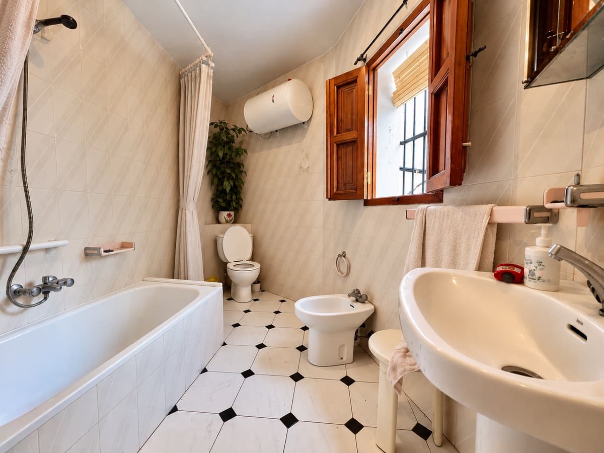 4 slaapkamer Flat te koop in Almachar - € 98.000 (Ref: 10173160)