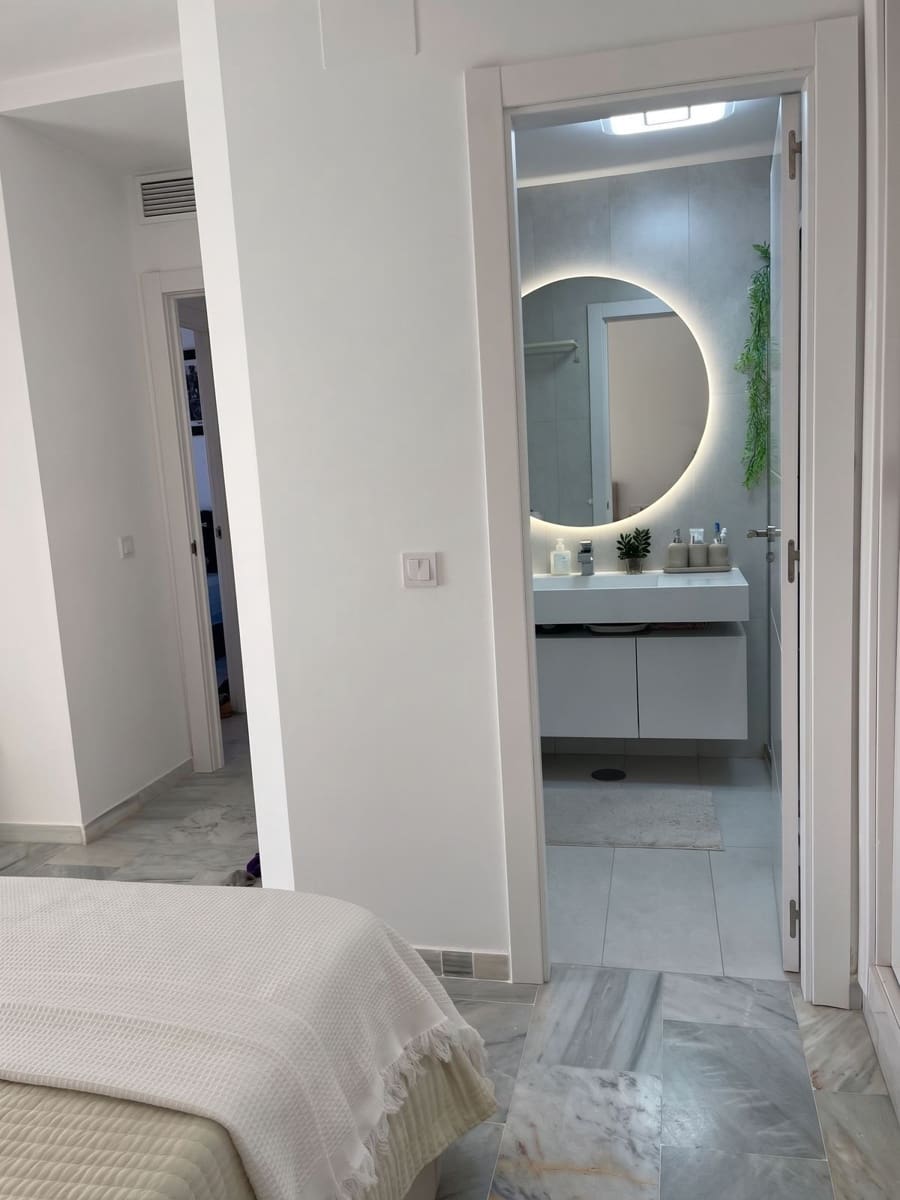 Piso de 2 habitaciones en Manilva en venta con piscina garaje - 370.000 € (Ref: 10173171)
