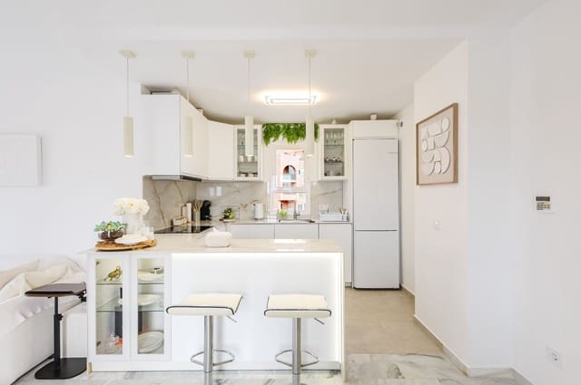 Piso de 2 habitaciones en Manilva en venta con piscina garaje - 370.000 € (Ref: 10173171)