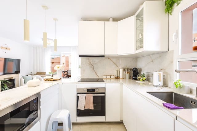 Piso de 2 habitaciones en Manilva en venta con piscina garaje - 370.000 € (Ref: 10173171)