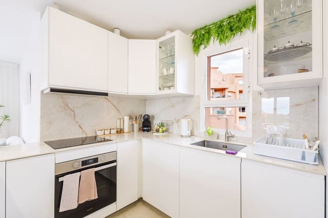 Piso de 2 habitaciones en Manilva en venta con piscina garaje - 370.000 € (Ref: 10173171)