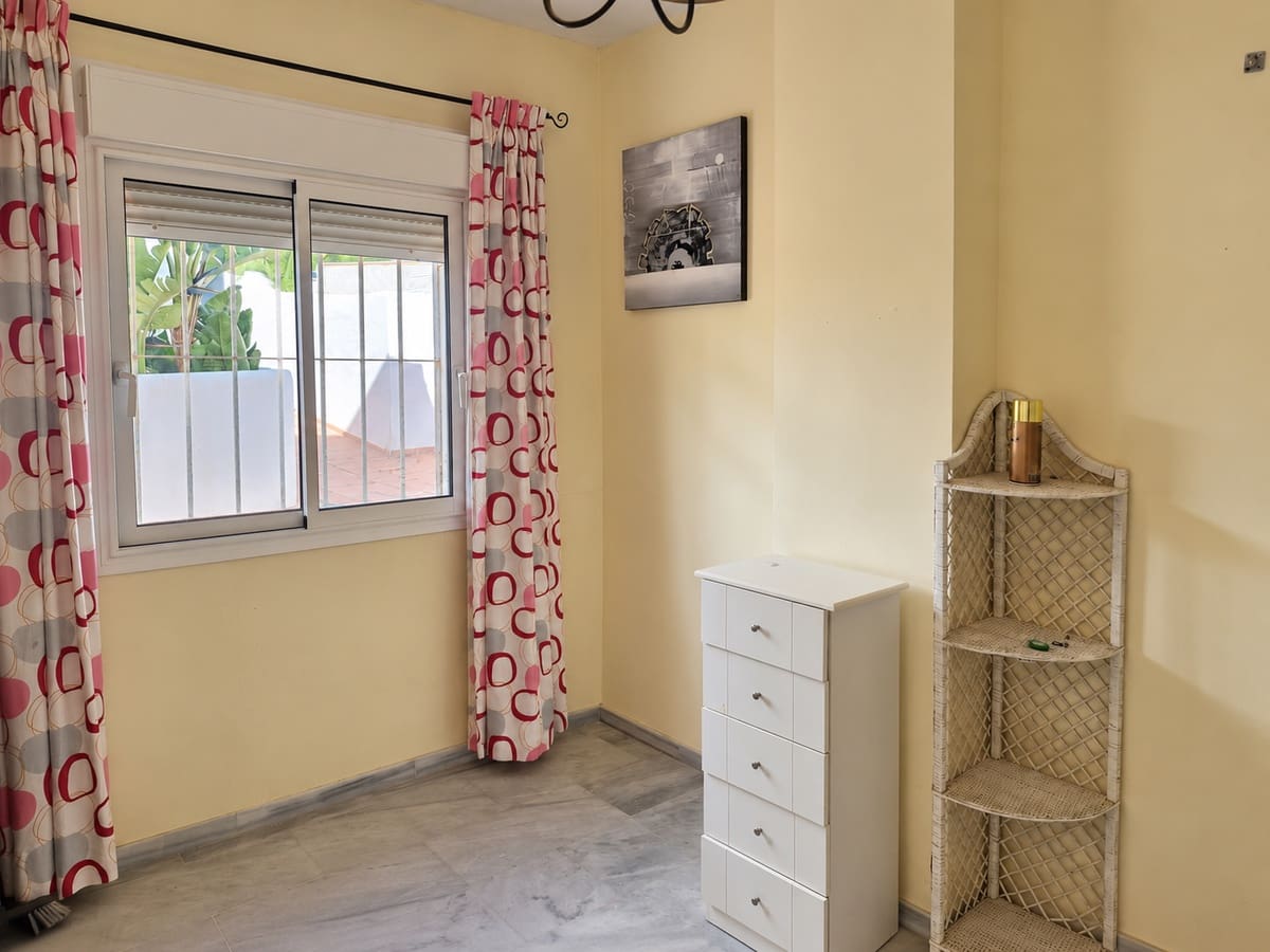 3 soveværelse Lejlighed til salg i Estepona med swimmingpool garage - € 320.000 (Ref: 10176342)