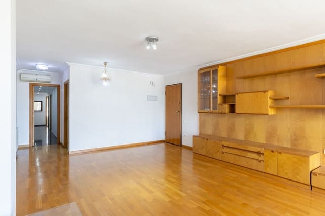 4 bedroom Flat for sale in Valencia city with garage - € 450,000 (Ref: 9175353)