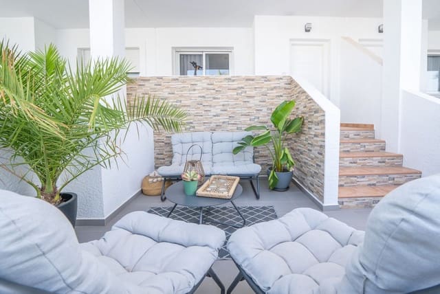 3 camera da letto Villetta Bifamiliare in vendita in Torrevieja con piscina garage - 315.000 € (Rif: 9175358)