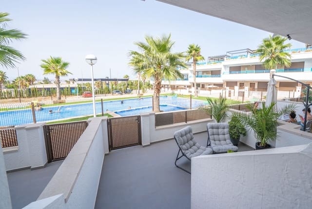 3 camera da letto Villetta Bifamiliare in vendita in Torrevieja con piscina garage - 315.000 € (Rif: 9175358)