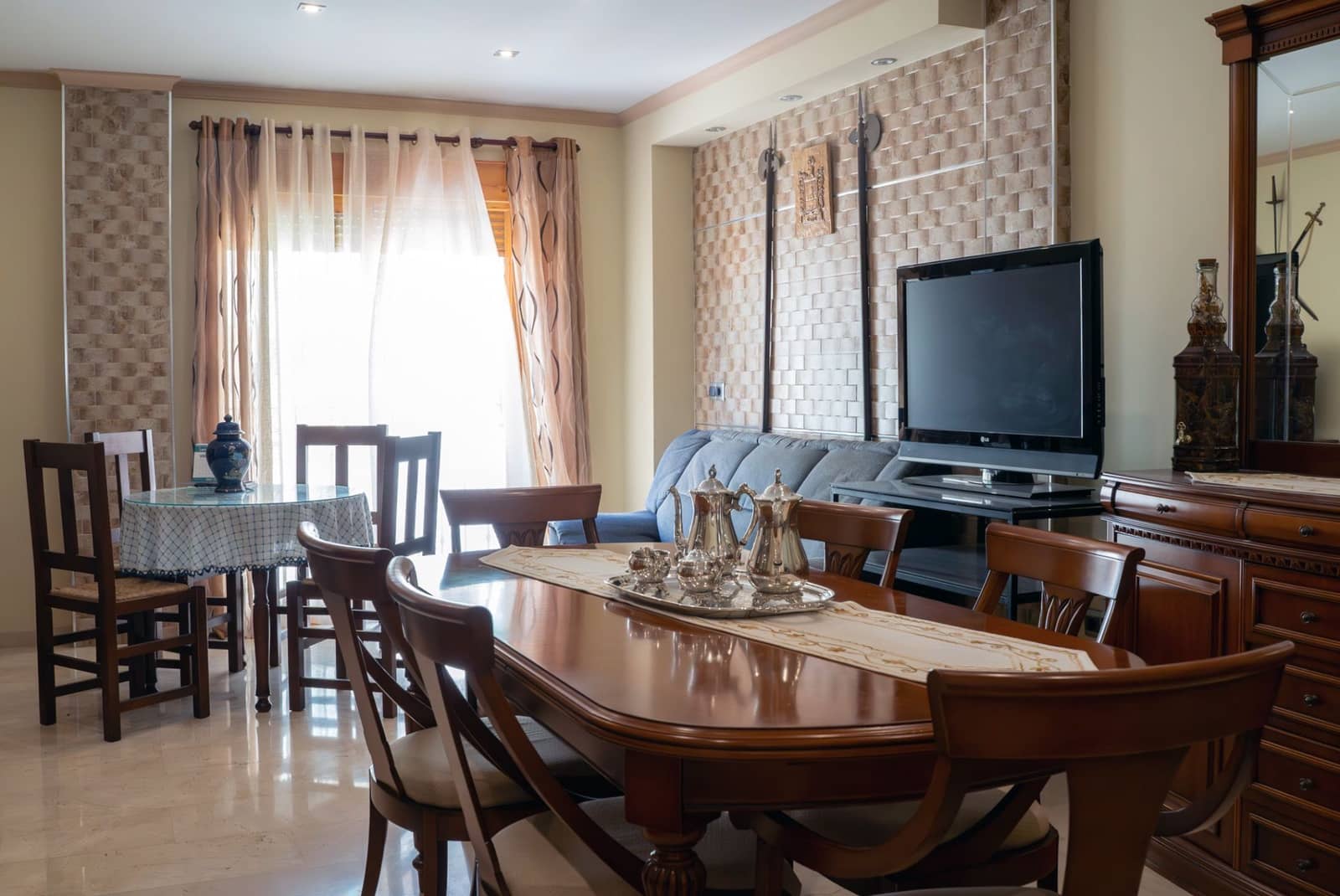 4 bedroom Villa for sale in La Nucia with garage - € 307,000 (Ref: 9175363)