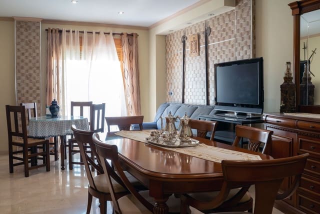 4 bedroom Villa for sale in La Nucia with garage - € 307,000 (Ref: 9175363)