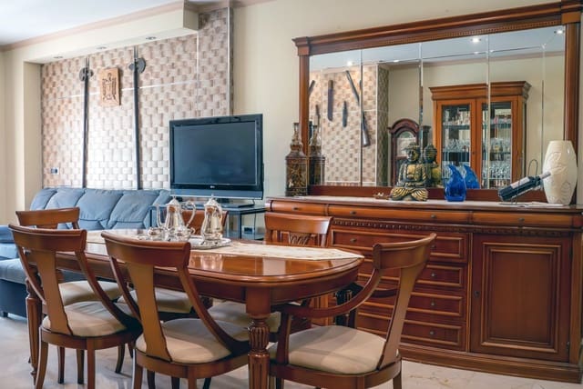 4 bedroom Villa for sale in La Nucia with garage - € 307,000 (Ref: 9175363)