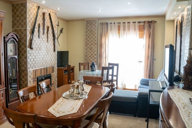 4 bedroom Villa for sale in La Nucia with garage - € 307,000 (Ref: 9175363)