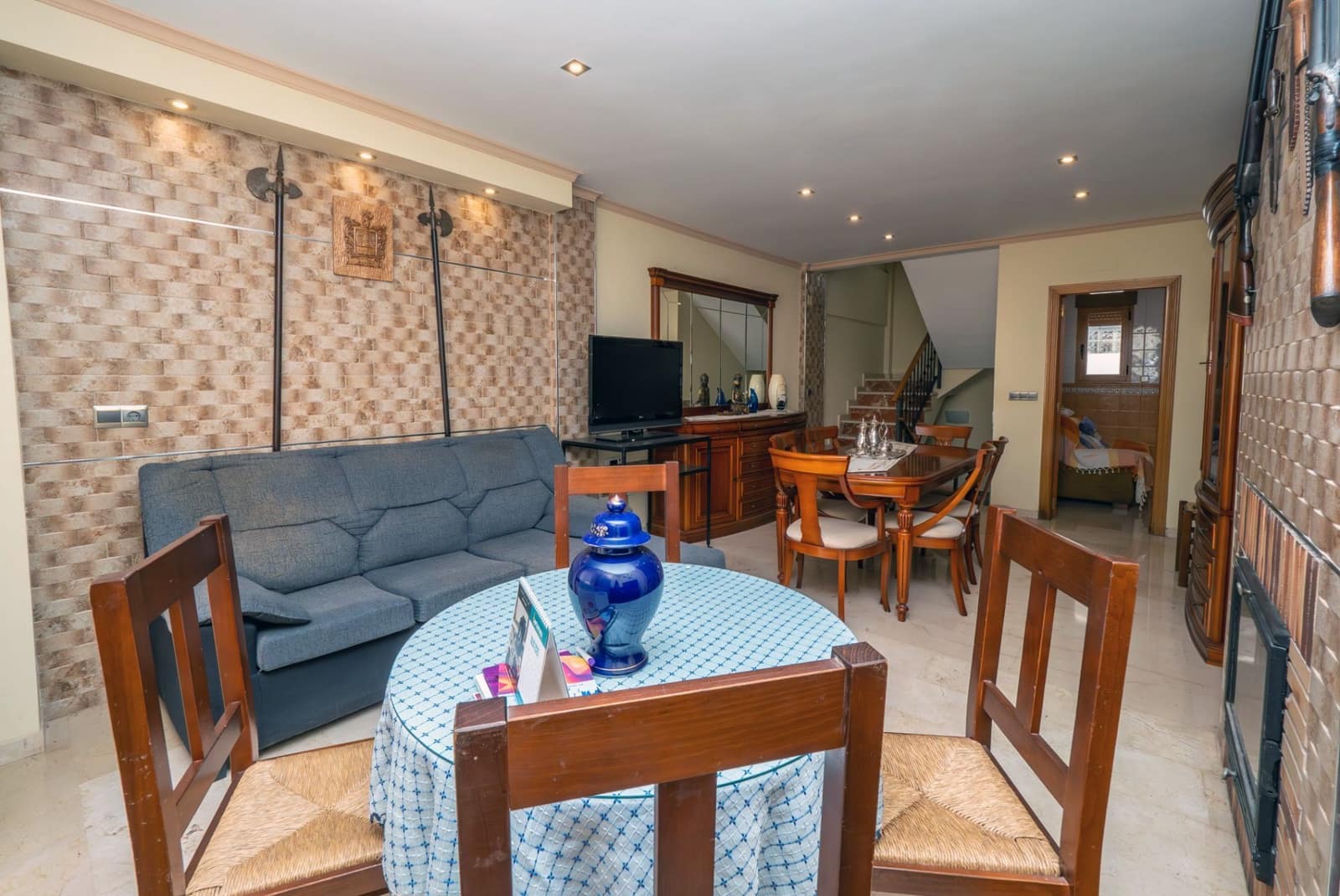 4 bedroom Villa for sale in La Nucia with garage - € 307,000 (Ref: 9175363)