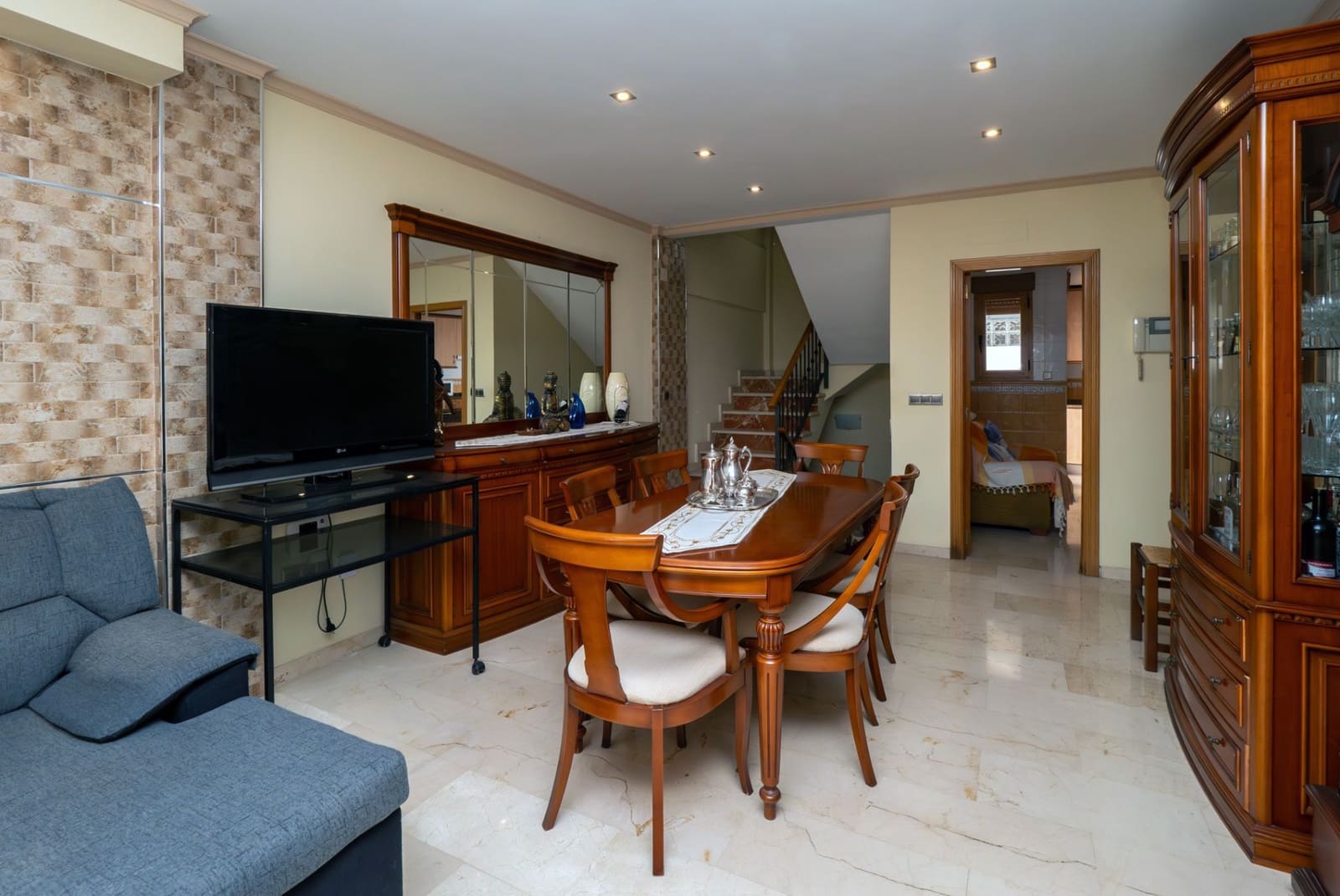 4 bedroom Villa for sale in La Nucia with garage - € 307,000 (Ref: 9175363)