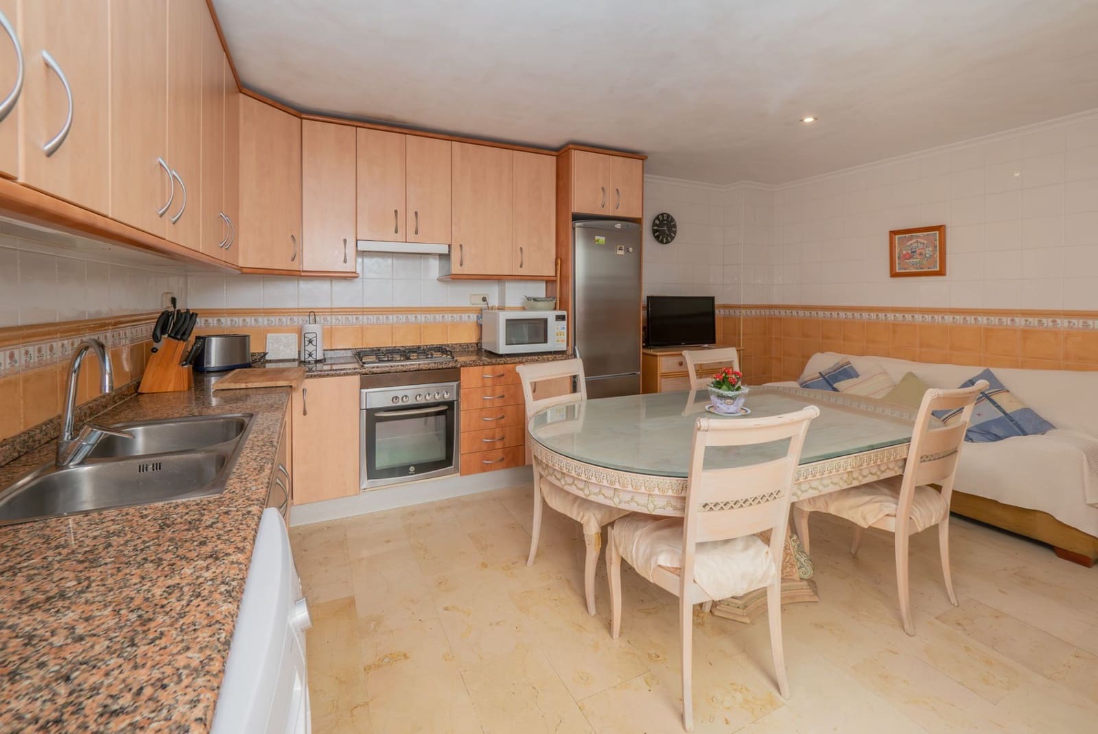 4 bedroom Villa for sale in La Nucia with garage - € 307,000 (Ref: 9175363)