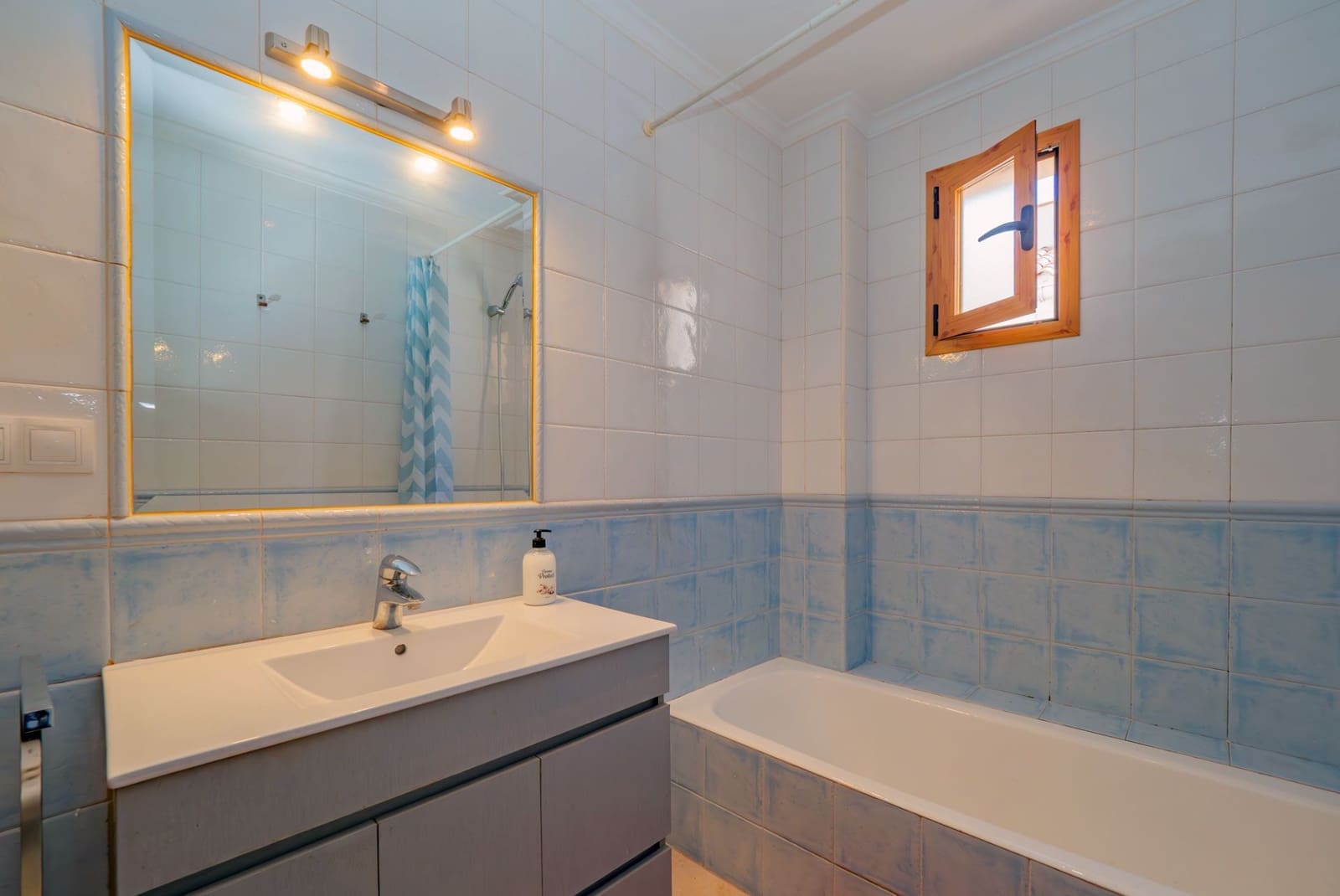 4 bedroom Villa for sale in La Nucia with garage - € 307,000 (Ref: 9175363)