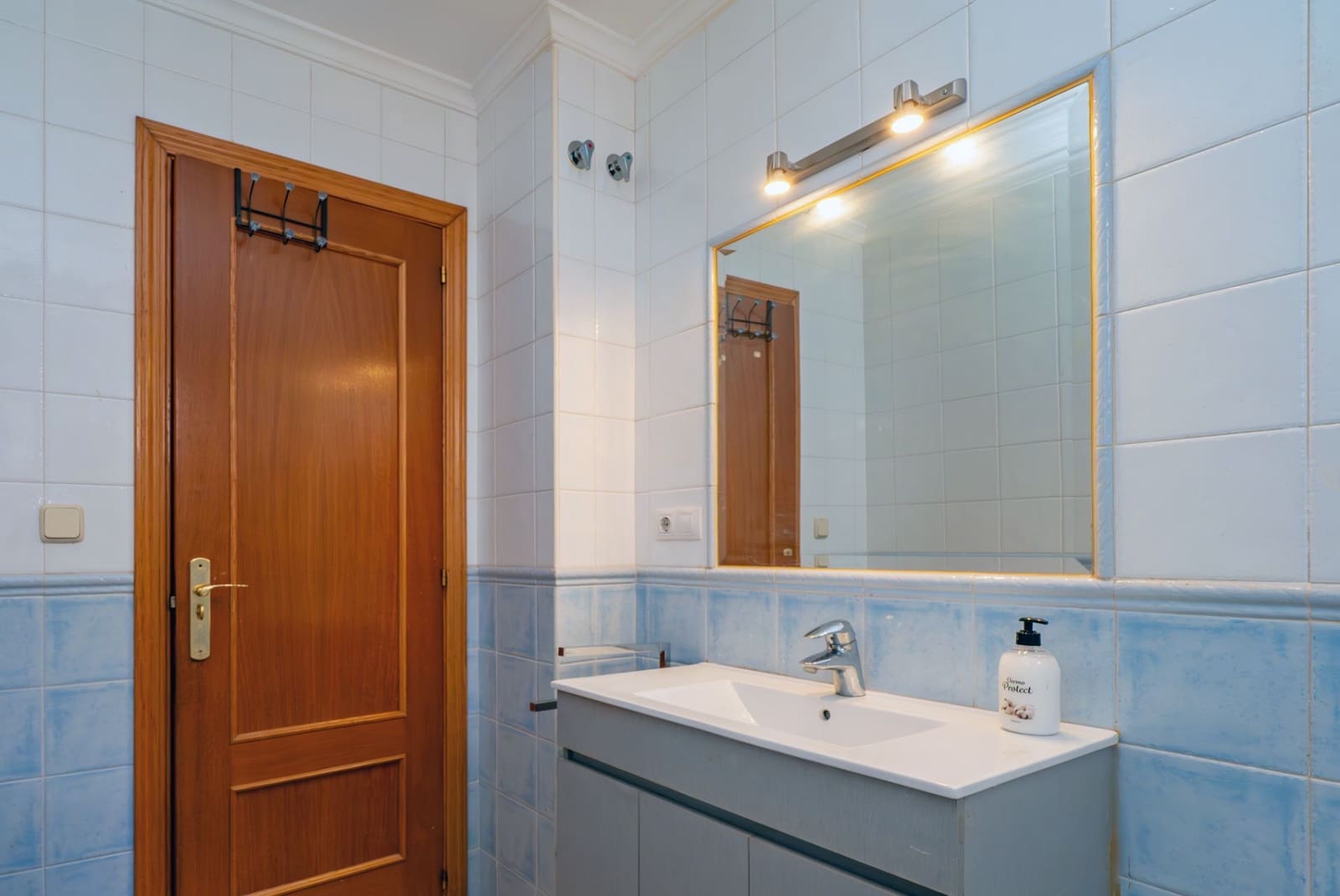 4 bedroom Villa for sale in La Nucia with garage - € 307,000 (Ref: 9175363)