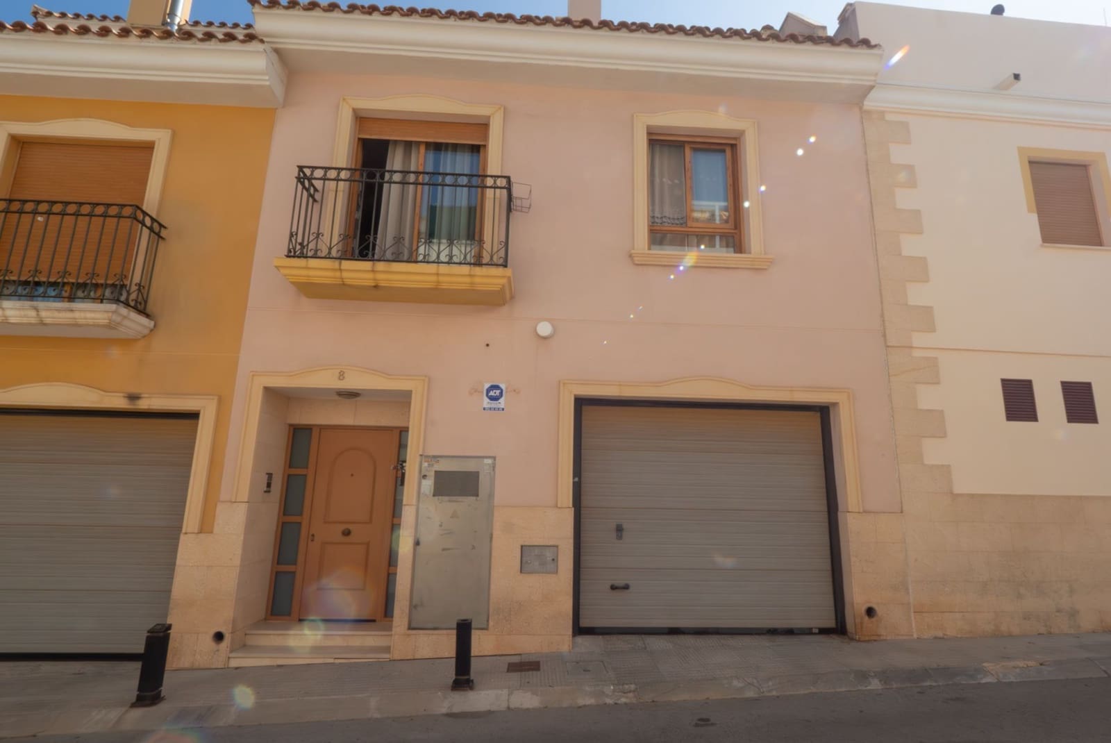 4 bedroom Villa for sale in La Nucia with garage - € 307,000 (Ref: 9175363)