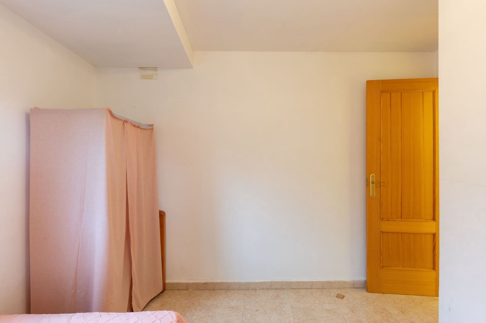 8 bedroom Villa for sale in Pego with garage - € 435,000 (Ref: 9175364)