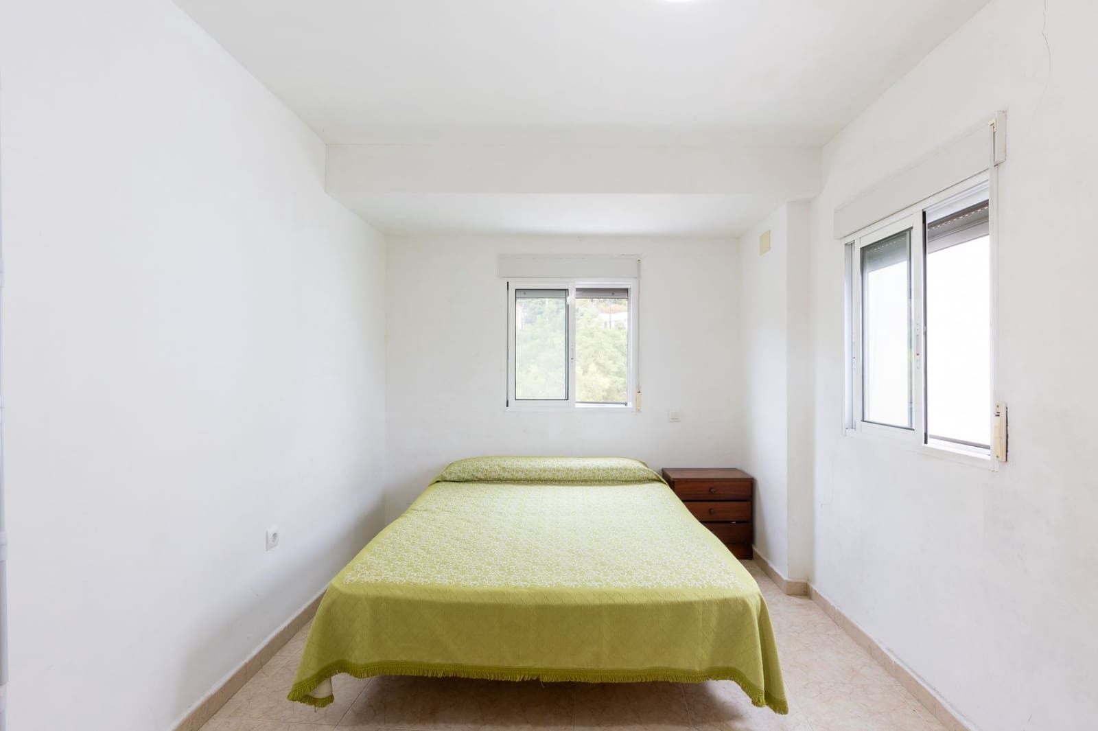 8 bedroom Villa for sale in Pego with garage - € 435,000 (Ref: 9175364)