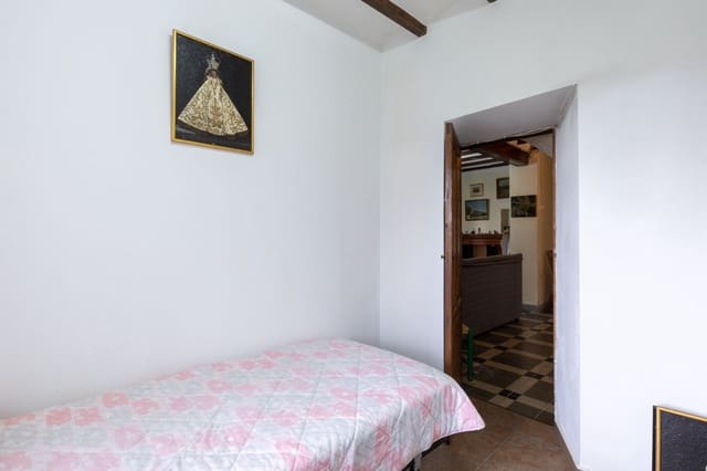 8 bedroom Villa for sale in Pego with garage - € 435,000 (Ref: 9175364)