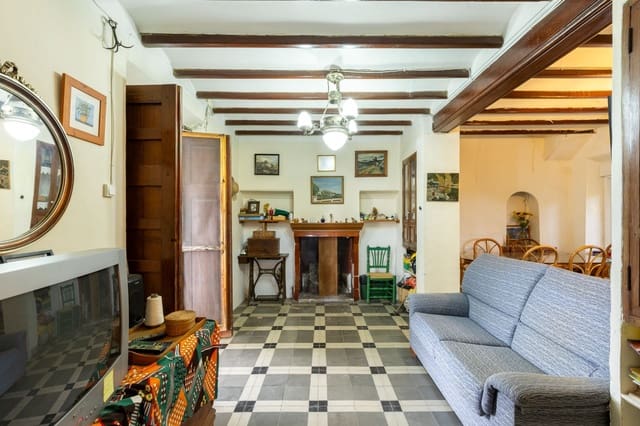 8 bedroom Villa for sale in Pego with garage - € 435,000 (Ref: 9175364)