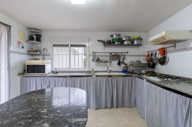 8 bedroom Villa for sale in Pego with garage - € 435,000 (Ref: 9175364)