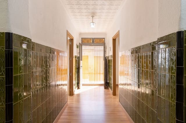 6 soverom Villa til salgs i Valencia by - € 198 000 (Ref: 9175365)