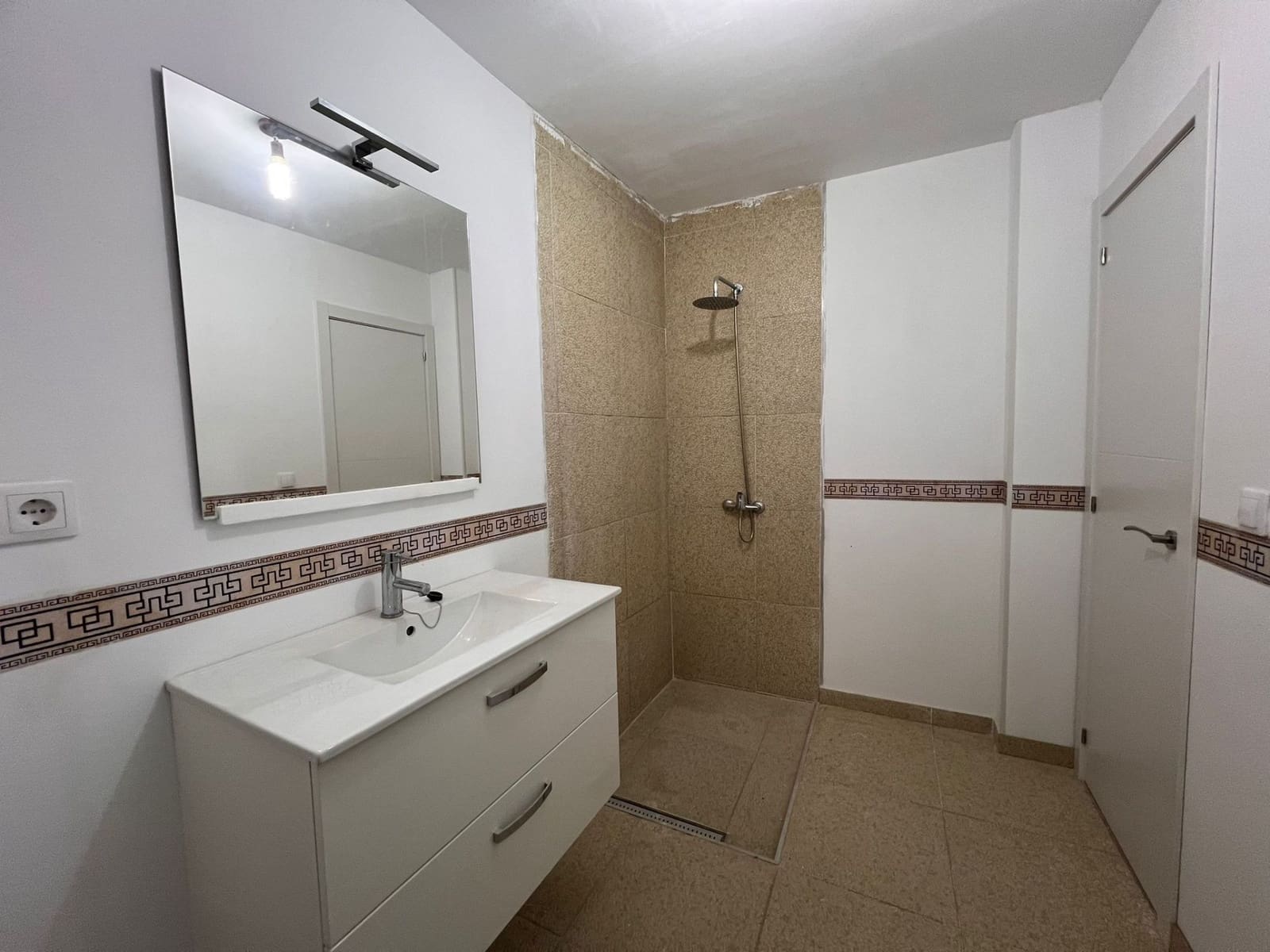 6 sovrum Villa till salu i Valencia stad - 198 000 € (Ref: 9175365)