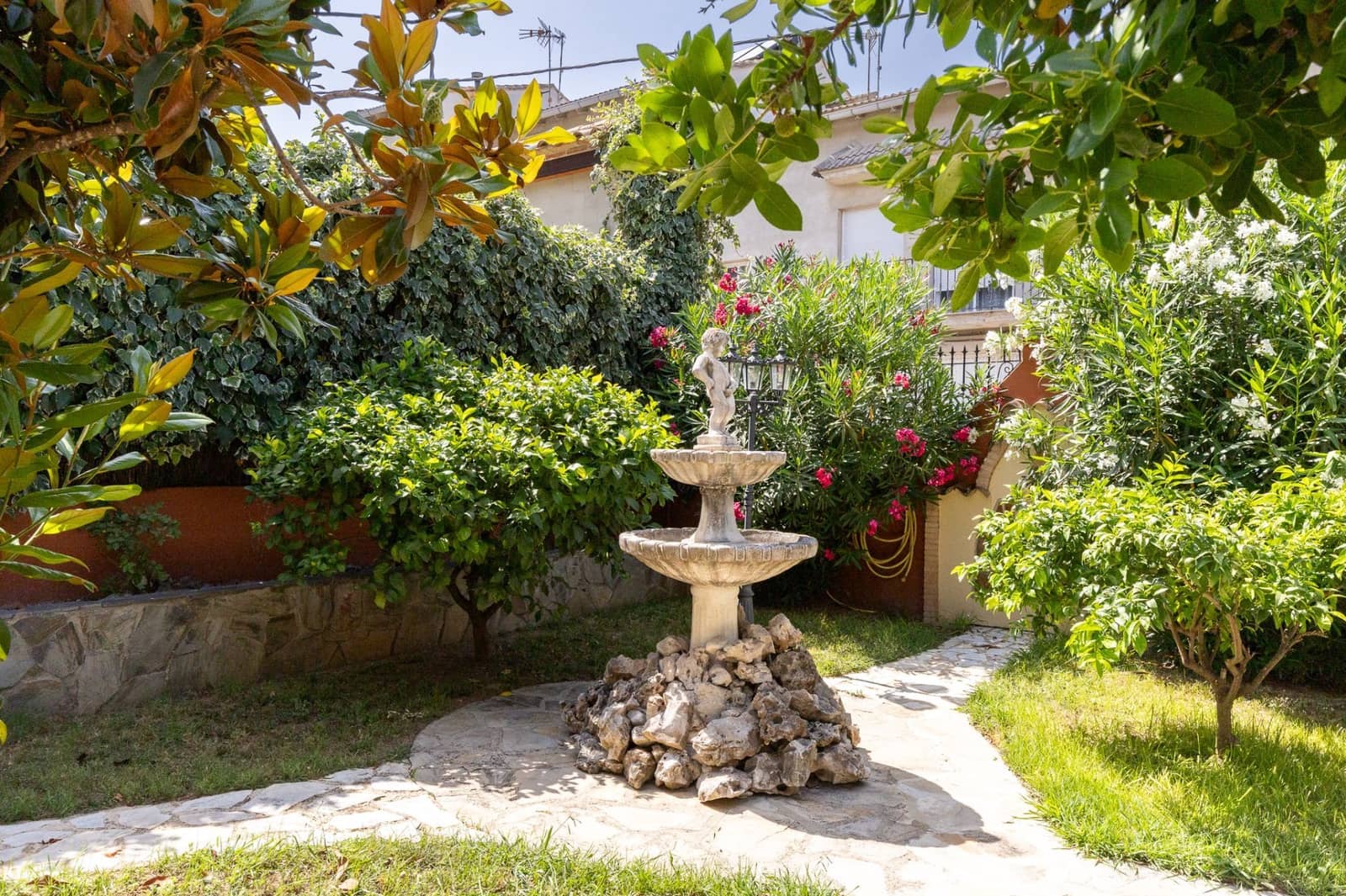 5 soverom Villa til salgs i Valencia by med svømmebasseng garasje - € 535 000 (Ref: 9175375)