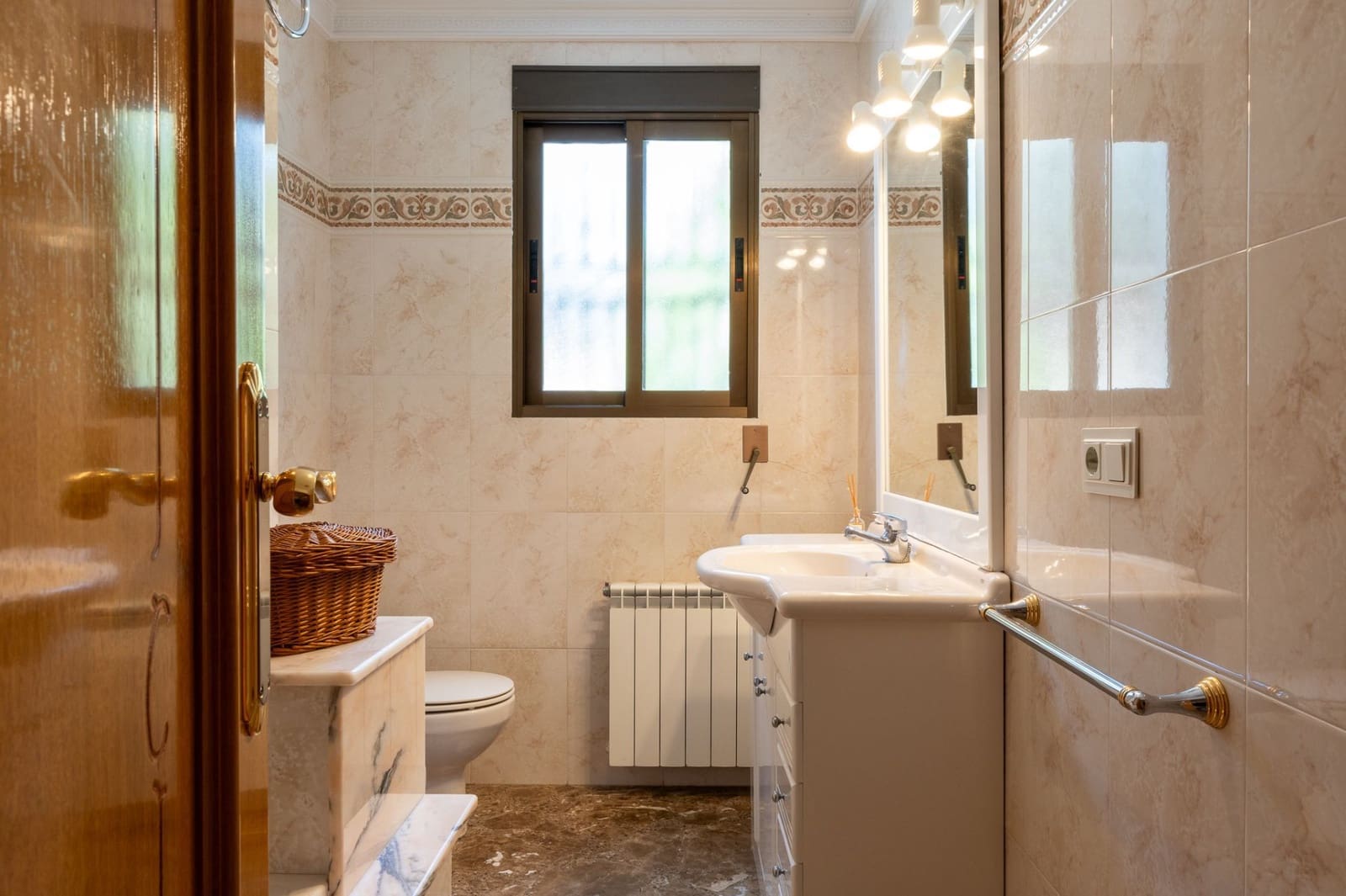 5 soverom Villa til salgs i Valencia by med svømmebasseng garasje - € 535 000 (Ref: 9175375)