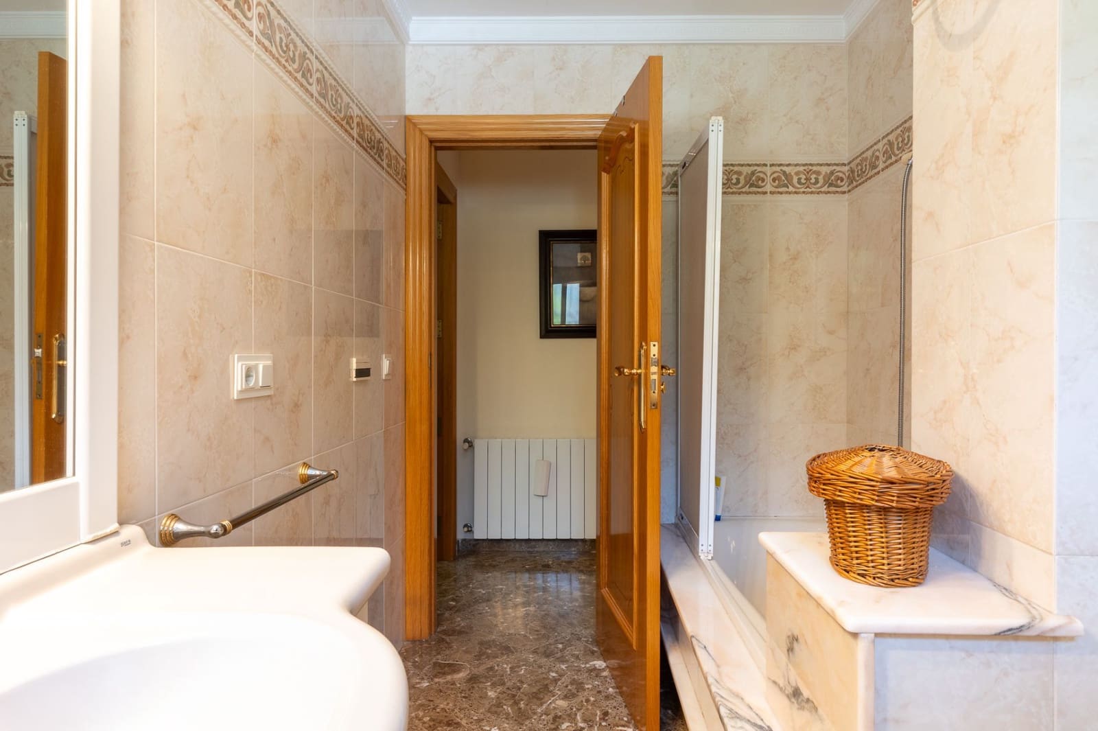 5 soverom Villa til salgs i Valencia by med svømmebasseng garasje - € 535 000 (Ref: 9175375)