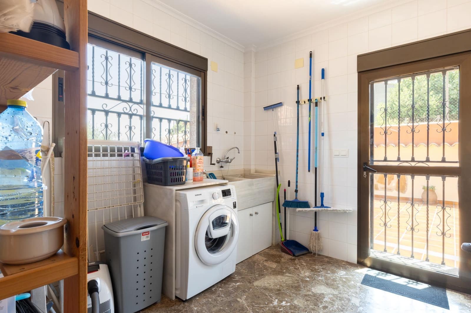 5 soverom Villa til salgs i Valencia by med svømmebasseng garasje - € 535 000 (Ref: 9175375)