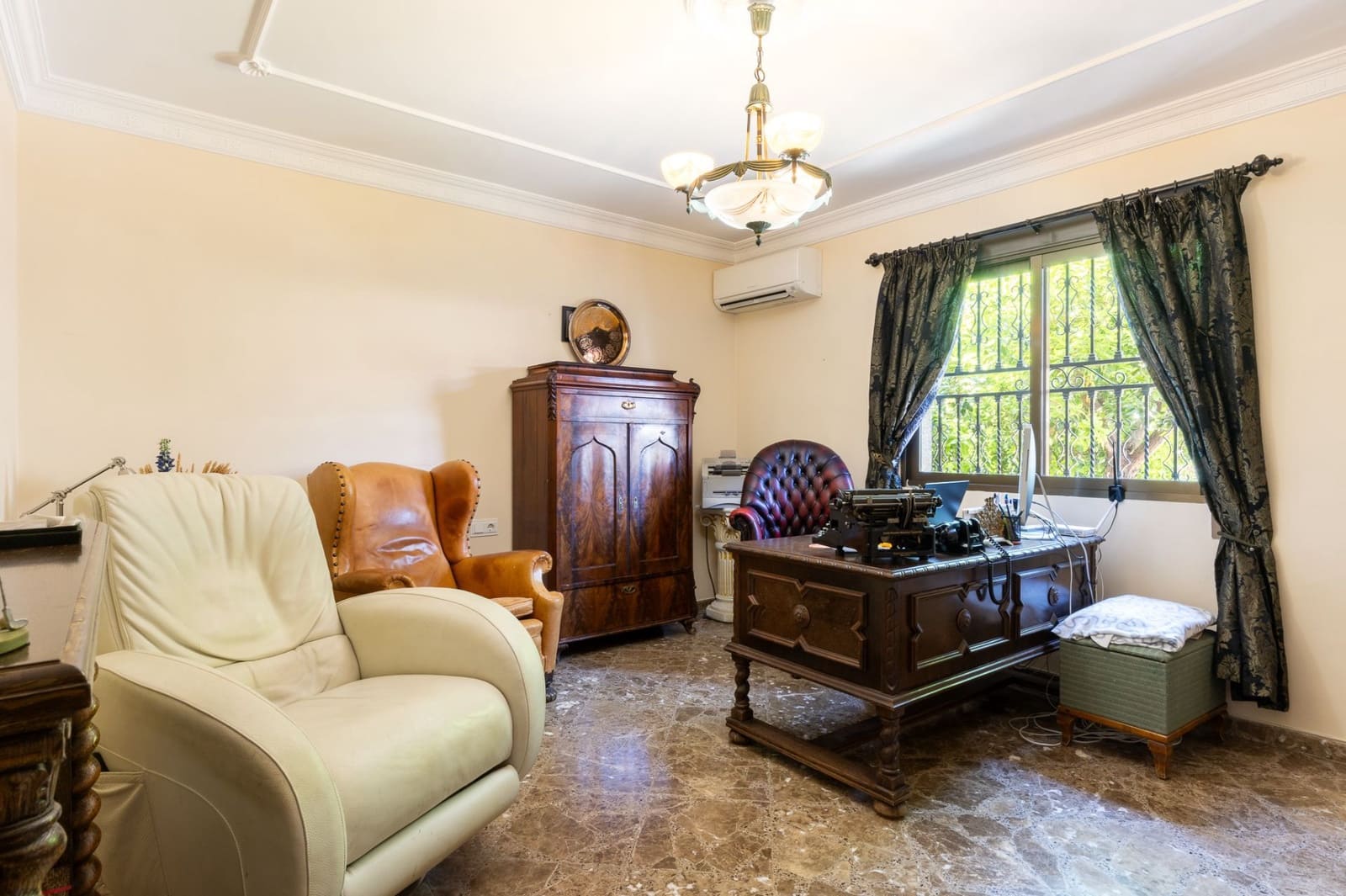 5 soverom Villa til salgs i Valencia by med svømmebasseng garasje - € 535 000 (Ref: 9175375)